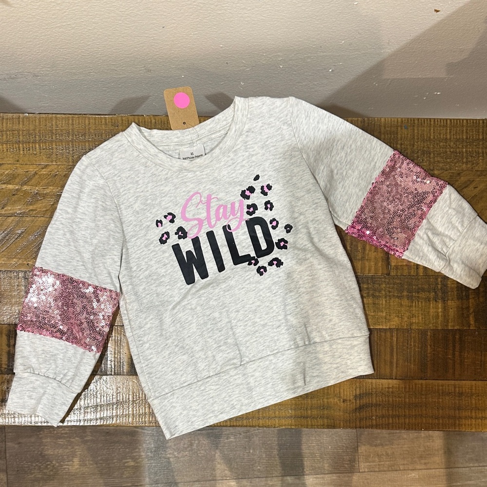Stylish Gray Sweatshirt with Pink Sequin Sleeves